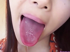 Showing Gone Her Tongue - Maki Houjou